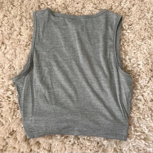 Yogalicious women’s crop tank top with twist front. - Picture 5 of 6